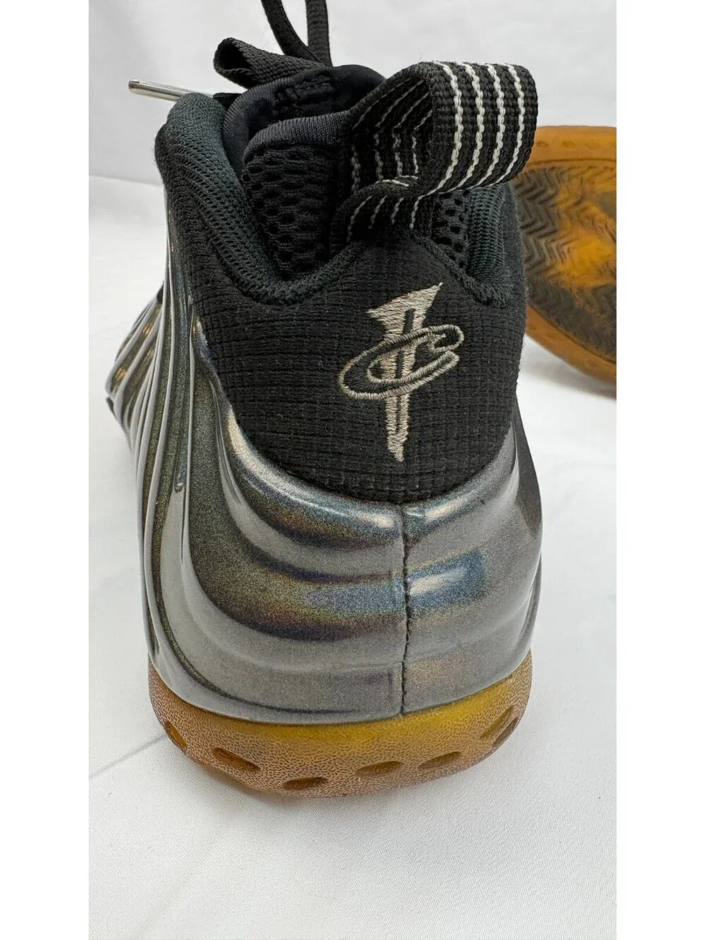 Nike Air Foamposite One Hologram Men's Size 11 Cleveland Cavaliers 314996-900
